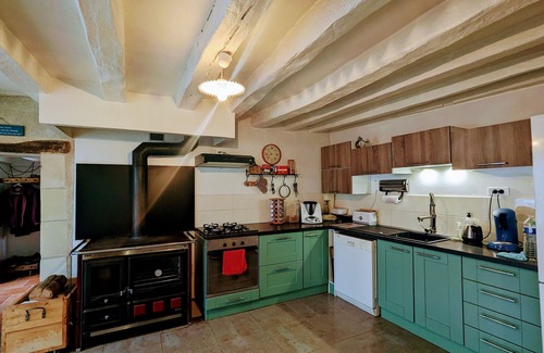 Clere-du-Bois Cottage | "Family Retreat with Spa Near Loire Castles and Beauval Zoo"