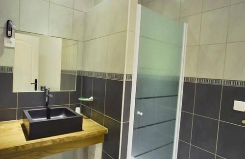 Saint-Affrique House | Family room-Suite-Ensuite with Shower