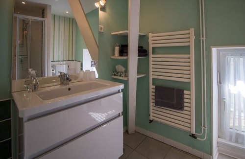 Saint-Affrique House | Family room-Suite-Ensuite with Shower