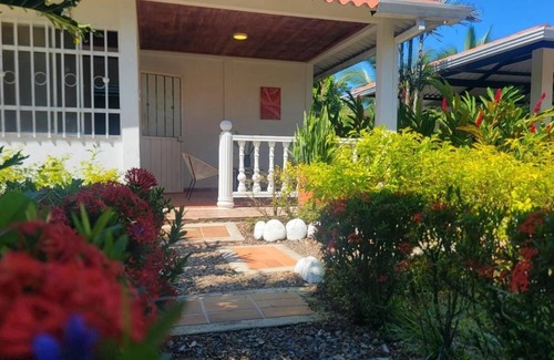 Apiay Hotel | Family room with private bathroom