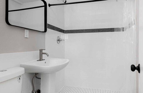 Pittmann Bed & Breakfast | Family rooms with air-conditioning, private bathrooms, and free WiFi.