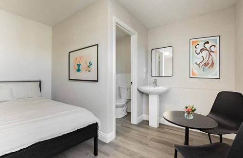 Pittmann Bed & Breakfast | Family rooms with air-conditioning, private bathrooms, and free WiFi.