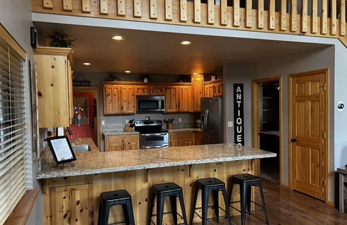 Greer Cabin | FAMILY SIZE CABIN IN THE PINES