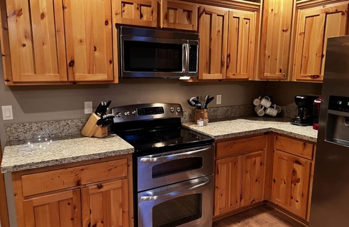 Greer Cabin | FAMILY SIZE CABIN IN THE PINES