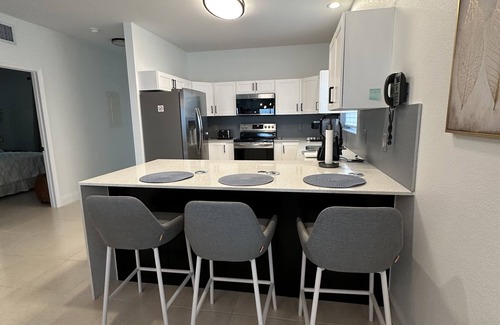 Colliers Bay Condo | FAMILY SIZE CONDO VIEWS OF CARIBBEAN,MANY AMENITIES, FREE WIFI, NO RESORT FEES