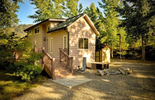 Big Bar House | Family-Size Cottage with Trinity River Views in California