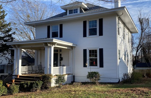 Rivermont Apartment | Family Size Four Square near Rivermont Ave and Downtown Lynchburg
