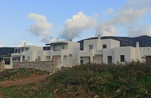 Naxos House | Family-size House in the fields of Naxos 2BR Queen, 2TV, 2WC