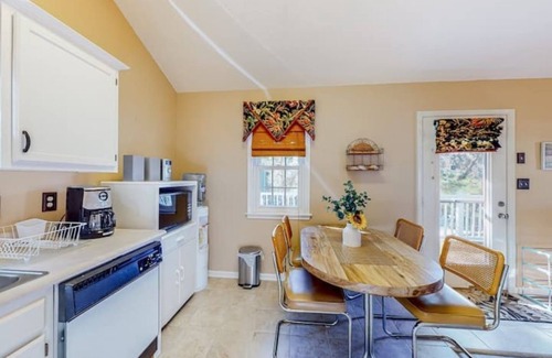 Caine Woods Condo | Family Size Ocean Home by Beach Bayside & Pet Friendly