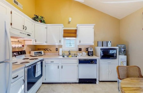 Caine Woods Condo | Family Size Ocean Home by Beach Bayside & Pet Friendly