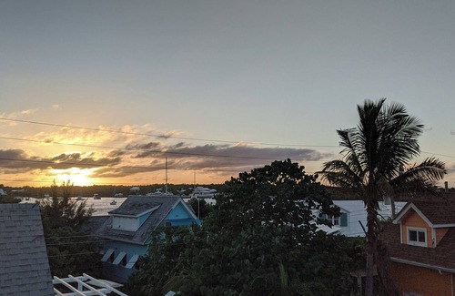 Hope Town House | Family sized, beach-front house in the heart of Hope Town settlement