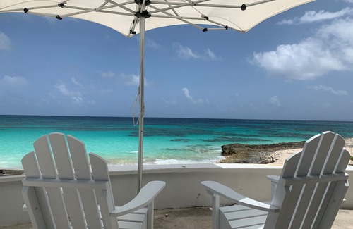Hope Town House | Family sized, beach-front house in the heart of Hope Town settlement