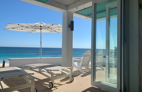 Hope Town House | Family sized, beach-front house in the heart of Hope Town settlement