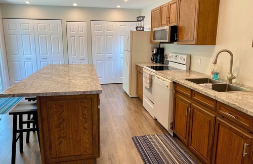Leamington House | Family-sized home 5 minutes from beaches & Point Pelee National Park!