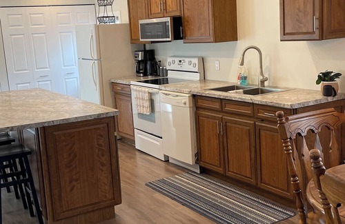 Leamington House | Family-sized home 5 minutes from beaches & Point Pelee National Park!