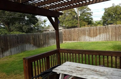 Midland House | Family-sized home with quick access to the loop!