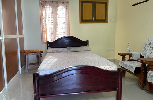 Tirupati Condo | Family-sized Penthouse with 2 min walk to Reliance Mart & Hospital