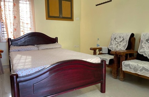 Tirupati Condo | Family-sized Penthouse with 2 min walk to Reliance Mart & Hospital