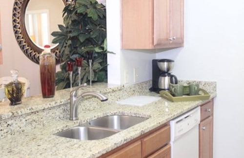 Lackey House | Family sized townhouse near Busch Gardens, Water Country, Colonial Williamsburg
