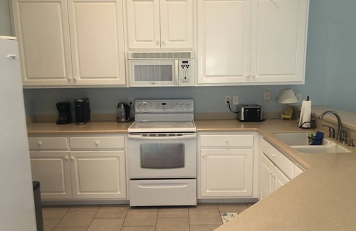 Sago Park Townhomes House | Family-sized townhome ,Pool, 5 mins walk to the beach !