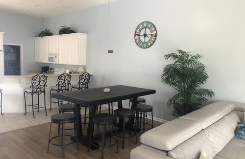 Sago Park Townhomes House | Family-sized townhome ,Pool, 5 mins walk to the beach !