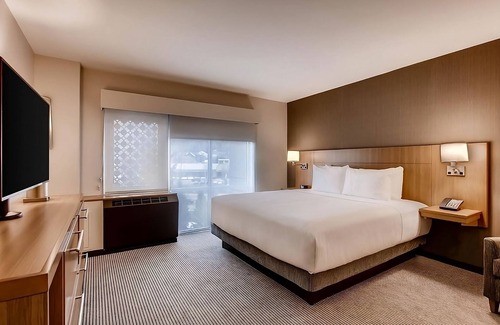 Mountain House Hotel | Family Ski Getaway! 4 Relaxing Units, Soothing Jacuzzi, Mountain Views!