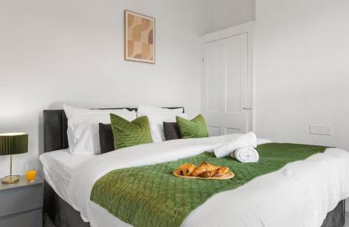 Levenshulme House | Family - Sleeps 6 - Garden - Parking