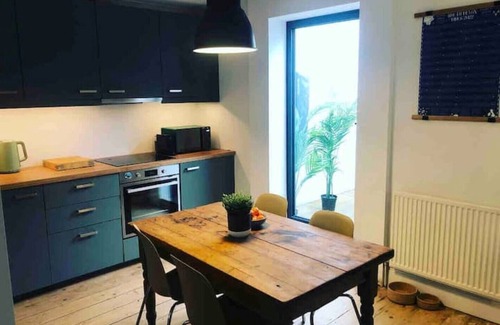 Teignmouth Cottage | Family (sleeps 7) & Pet Friendly Cottage in Teignmouth by the beach