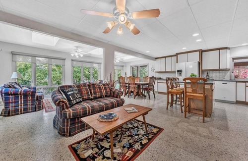 Westlake Corner House | Family Smith Mountain Lakefront Retreat - Private Dock 4BR house Pet Friendly