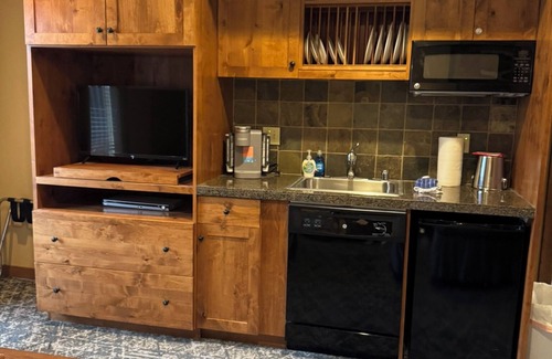 Kellogg Condo | 🗻 🏄‍♂️ Family Space with spacious en suite listed 🚵❄️🥾