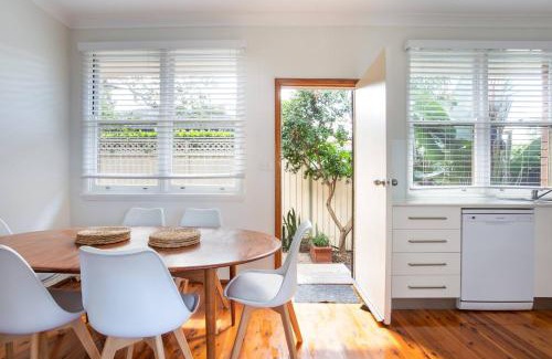 Sans Souci House | Family Stay with Idyllic Sun-drenched Courtyard