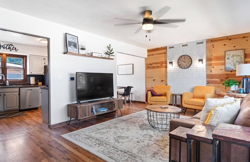 Rapid City House | Family style charming house on the westside of Rapid City .