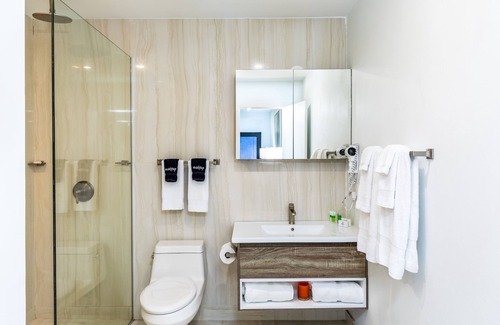 The Bight Hotel | Family Suite — 4 Queen Beds, Sleeps 8 — Pool, Bikes, Steps to Grace Bay Beach