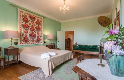 Hastingues Apartment | Family suites at Château d'Estrac: Madiran and Jurançon
