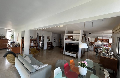 Tel Aviv Apartment | Family Sukkot stay in big apartment in Tel Aviv - with parking!
