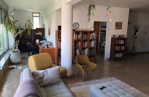 Tel Aviv Apartment | Family Sukkot stay in big apartment in Tel Aviv - with parking!