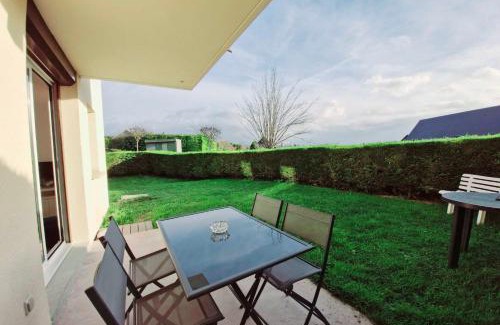 Touques Apartment | Family T2 with pool and garden in Touques