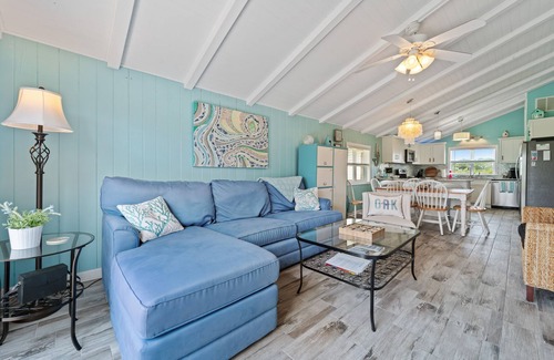 Long Beach Cottage | Family Time! 2nd Street from Beach Home - Newly Renovated & So Cute - Sleeps 6