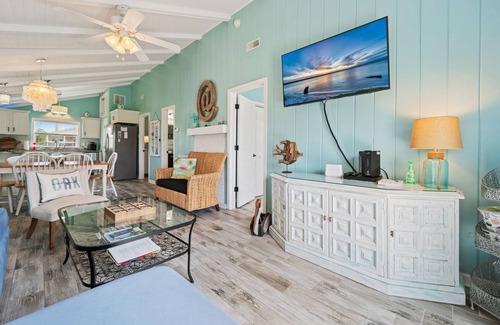 Long Beach Cottage | Family Time! 2nd Street from Beach Home - Newly Renovated & So Cute - Sleeps 6