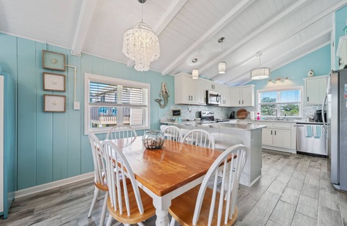 Long Beach Cottage | Family Time! 2nd Street from Beach Home - Newly Renovated & So Cute - Sleeps 6