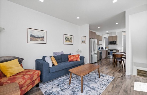 Leschi House | Family Townhome w/Rooftop Near Beach, Parks, Lake