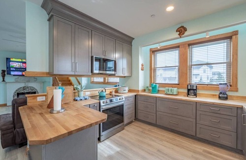 North Ocean City House | Family Townhouse, Rooftop Jacuzzi, Walk to Beach