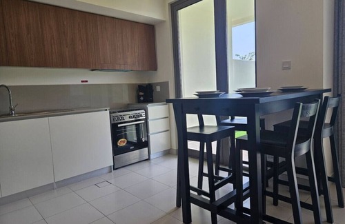 Dubai House | Family townhouse with pool & gym