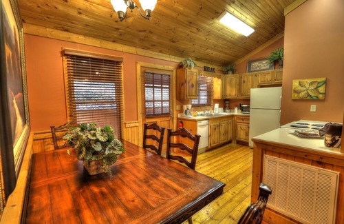 Sevierville Cabin | Family Tyme #78 - Charming & Clean Log Cabin!