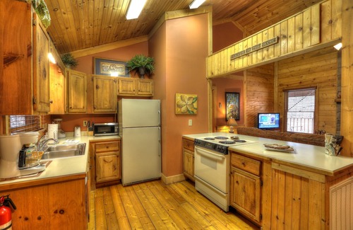 Sevierville Cabin | Family Tyme #78 - Charming & Clean Log Cabin!
