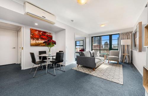 Melbourne Central Business District Apartment | Family Unit with Balcony, Free Trams to CBD Sights