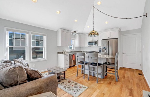 Point Pleasant Beach Condo | Family vacation! 3 min walk to beach & boardwalk, Free coffee and beach passes