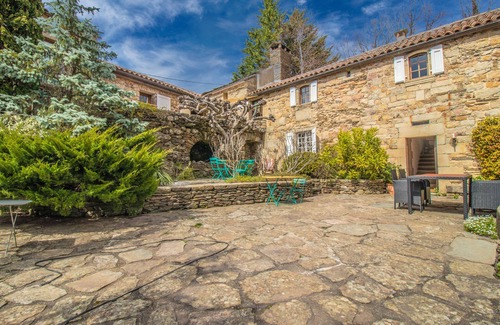 Aujac House | Family vacation in a renovated 16th century stone estate
