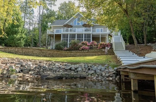 Littleton House | Family Vacation Lake House on Lake Gaston!