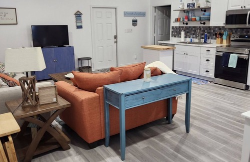 Surfside Beach House | Family Vacation Getawayn3 Bedroom 2 Bathroom Sleeps 8